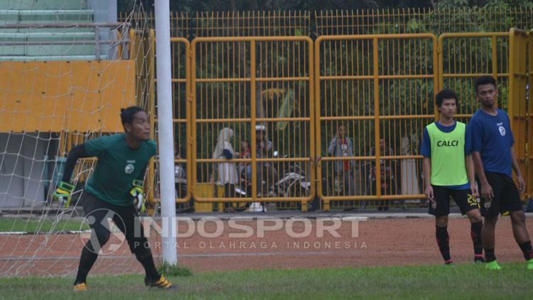 Sandy Firmansyah mengaku tak trauma dengan kejadian yang menimpa Choirul Huda. Copyright: INDOSPORT/Muhammad Effendi