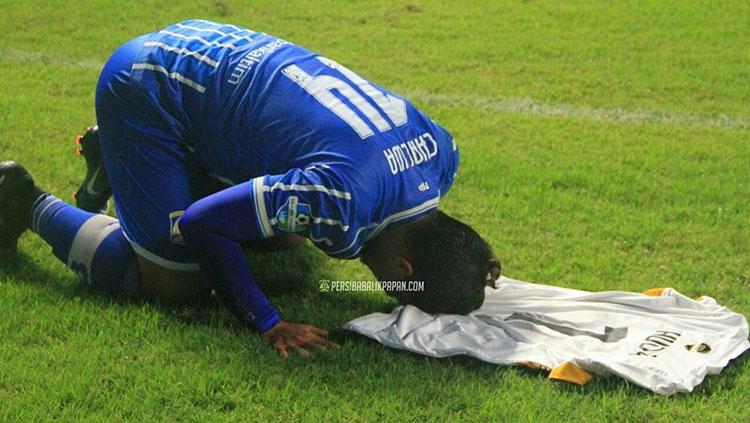 Selebrasi%20emosional%20Bijahil%20Calwa%20untuk%20Choirul%20Huda.