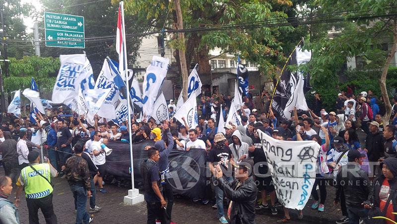 Komunitas Peduli Persib Gelar Aksi Longmarch Copyright: Arif Rahman/Indosport.com