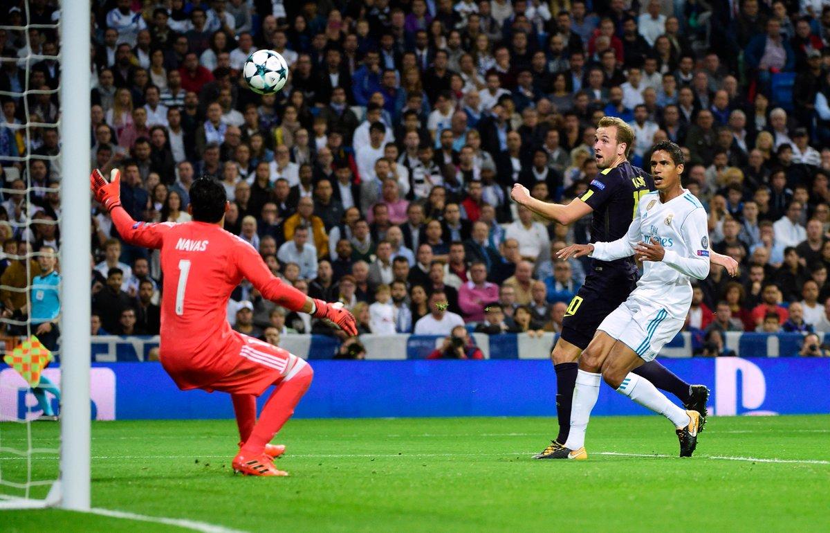 Gol Bunuh Diri Varane Copyright: INDOSPORT