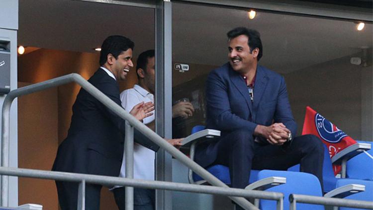Nasser Al-Khelafi dan Emir Qatar yang juga pemilik PSG, Tamim ben Hamad Al-Thani. Copyright: INDOSPORT