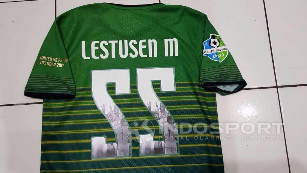 Jersey Khusus PS TNI buat Hormati Alm Choirul Huda Copyright: Petrus Manus DaYerimon/Indosport.com