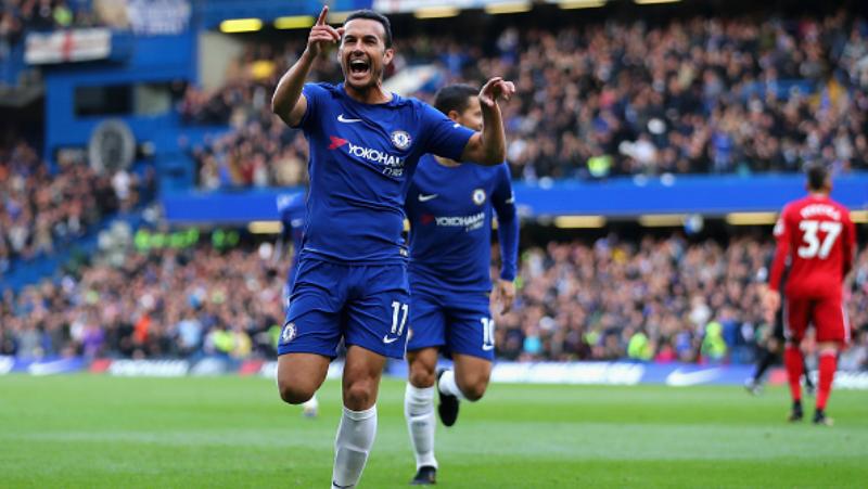 Pedro melakukan selebrasi pasca mencetak gol ke gawang Watford. Copyright: INDOSPORT