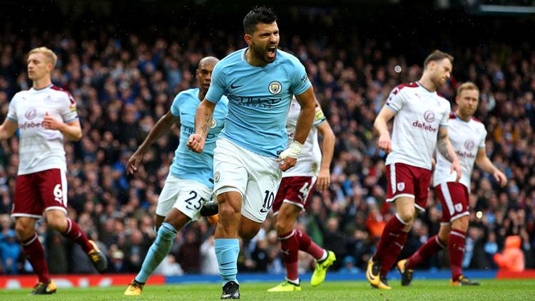 Selebrasi Sergio Aguero usai membobol gawang Burnley.