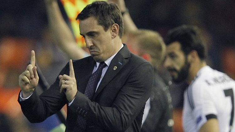 Gary Neville saat menjadi pelatih Valencia. Copyright: Istimewa