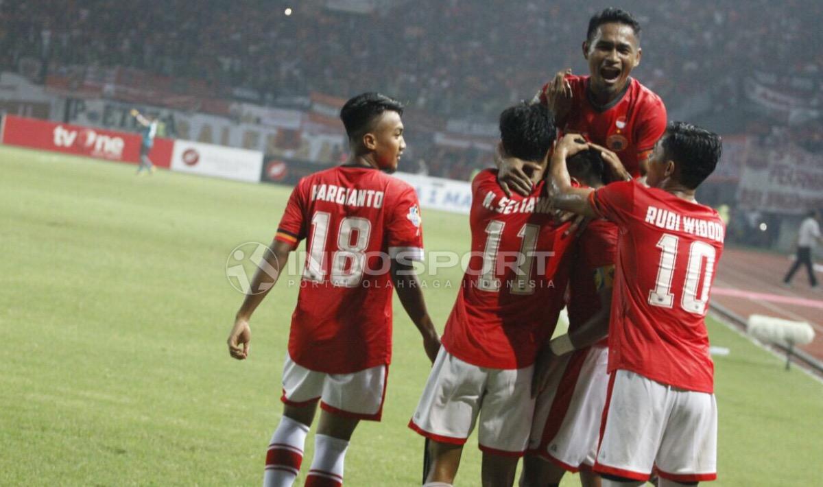 Selebrasi para pemain Persija Jakarta atas gol yang dicetak oleh Bambang Pamungkas. Copyright: Herry ibrahim/INDOSPORT