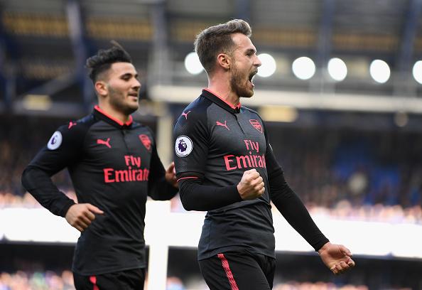 Aaron Ramsey merayakan golnya ke gawang Everton. Copyright: INDOSPORT