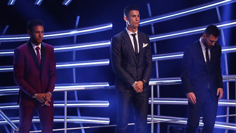 Neymar, Cristiano Ronaldo, dan Lionel Messi dalam acara The Best FIFA Football Awards 2017. Copyright: INDOSPORT