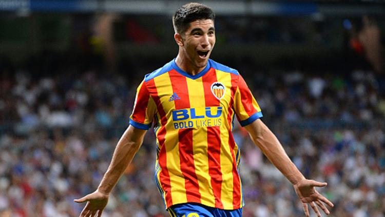 Carlos Soler yang semula digosipkan diminati Barcelona kini malah menuju Paris Saint-Germain di hari terakhir bursa transfer musim panas 2022.