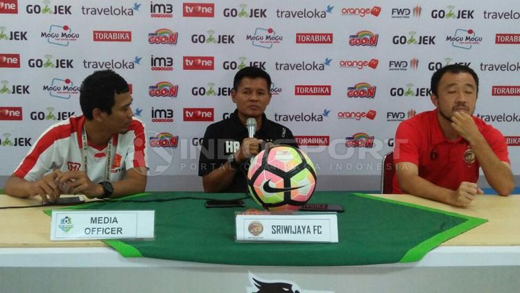 Sriwijaya FC dalam Jumpa pers. Copyright: Zainal Hasan/INDOSPORT