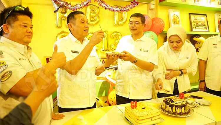 Manajemen Sriwijaya rayakan ultah Laskar Wong Kito ke-13. - INDOSPORT