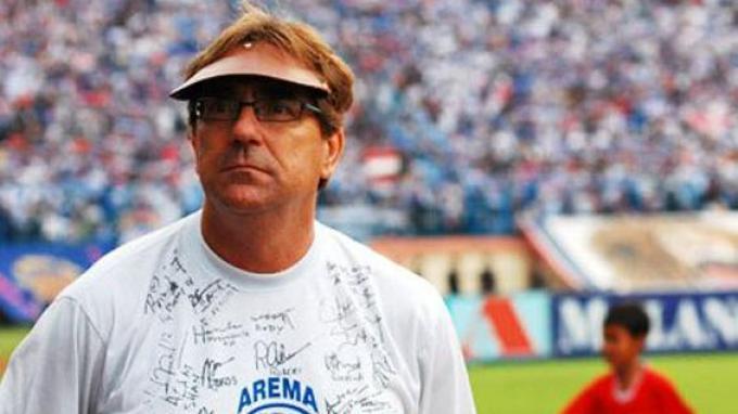 Robert Rene Alberts saat masih menakhodai Arema. Copyright: tribunnews