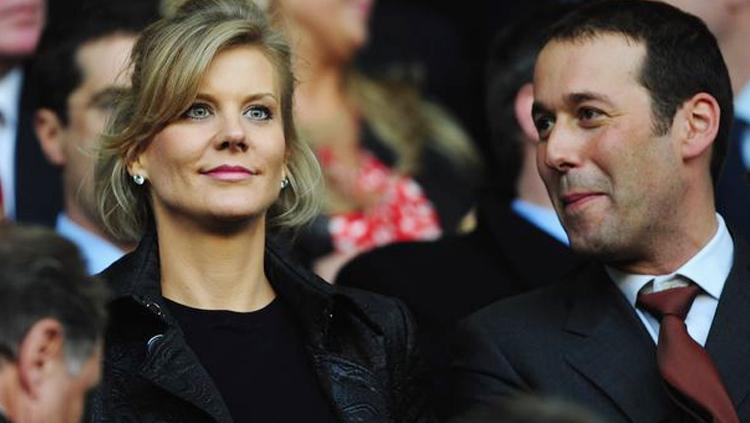 Amanda Staveley saat menyaksikan langsung laga Liverpool. Copyright: INDOSPORT