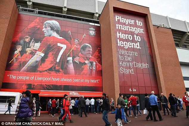 Tribun penghormatan kepada Kenny Dalglish Copyright: -