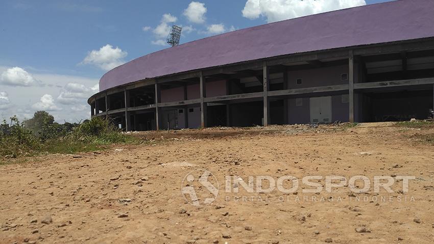 Stadion Benteng Taruna milik Persita Tangerang sudah memasuki tahap akhir pembangunan. Copyright: Petrus Manus DaYerimon/Indosport.com