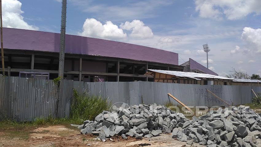 Stadion Benteng Taruna milik Persita Tangerang sudah memasuki tahap akhir pembangunan. Copyright: Petrus Manus DaYerimon/Indosport.com