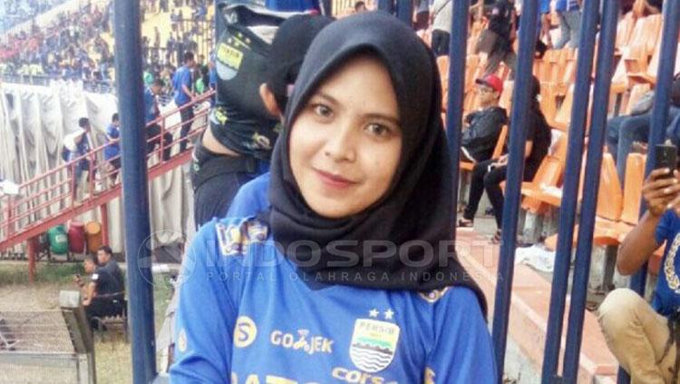 Bobotoh, Karlina Oktaviani berharap Persib Bandung bisa bangkit. - INDOSPORT