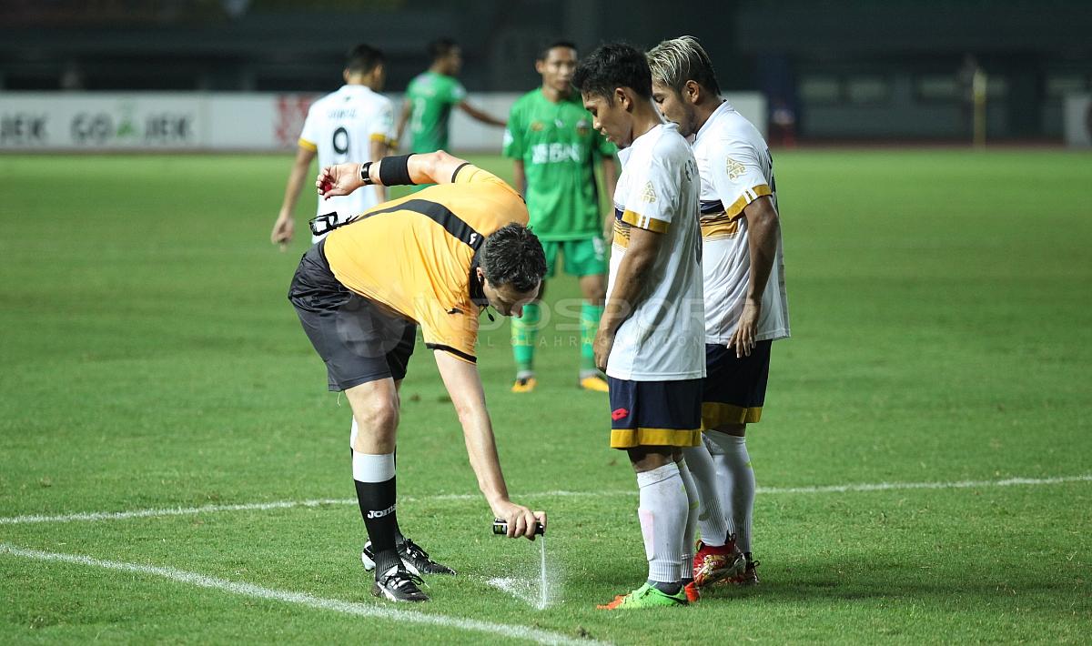 Bhayangkara FC vs Persela Lamongan. Herry Ibrahim/INDOSPORT.