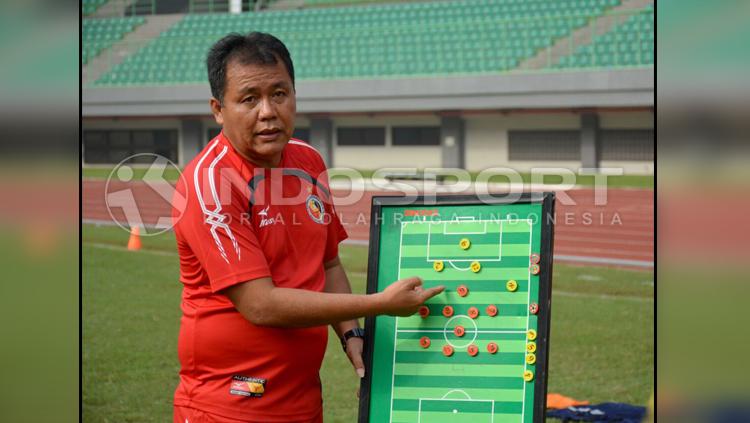 Syafrianto Rusli, pelatih Semen Padang. Copyright: Taufik Hidayat/INDOSPORT