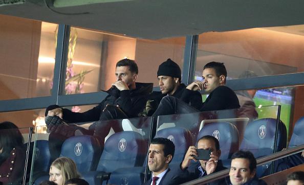 Thiago Motta (kiri), Neymar Jr. (tengah), dan Hatem Ben Arfa, absen dalam pertandingan tersebut. Copyright: INDOSPORT