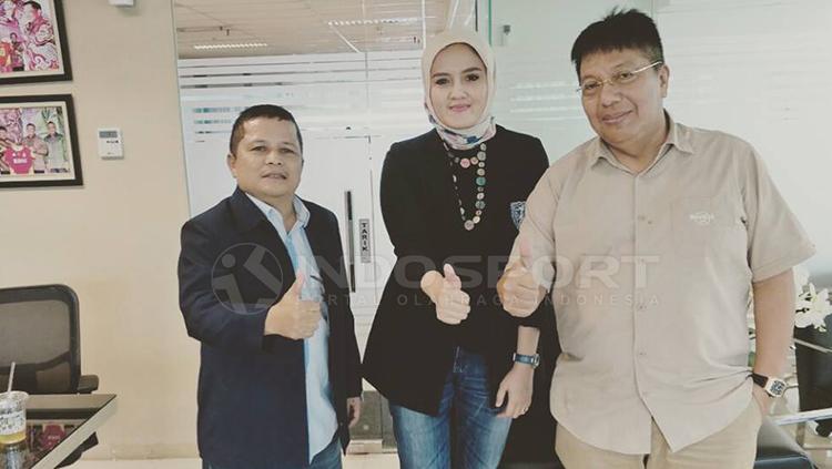 Kanan-kiri: Gede Widiade, Nirmala Dewi, dan Faisal Mursyid. Copyright: Muhammad Effendi/INDOSPORT