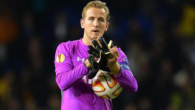 Harry Kane saat jadi kiper dadakan. Copyright: INDOSPORT