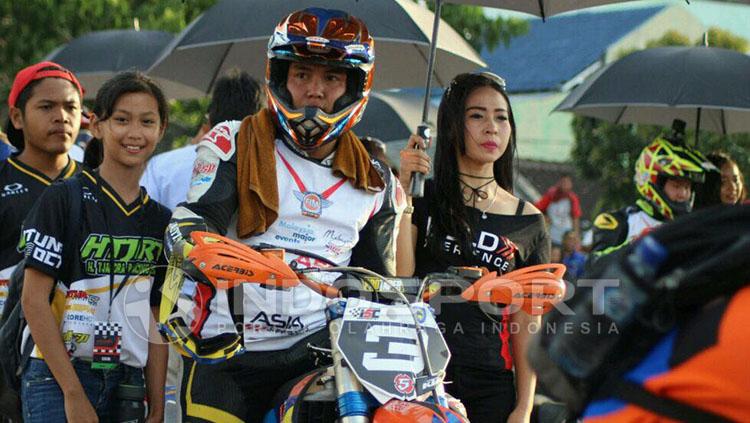 Doni Tata kini fokus ke Supermoto. Copyright: Indosport/Arief S