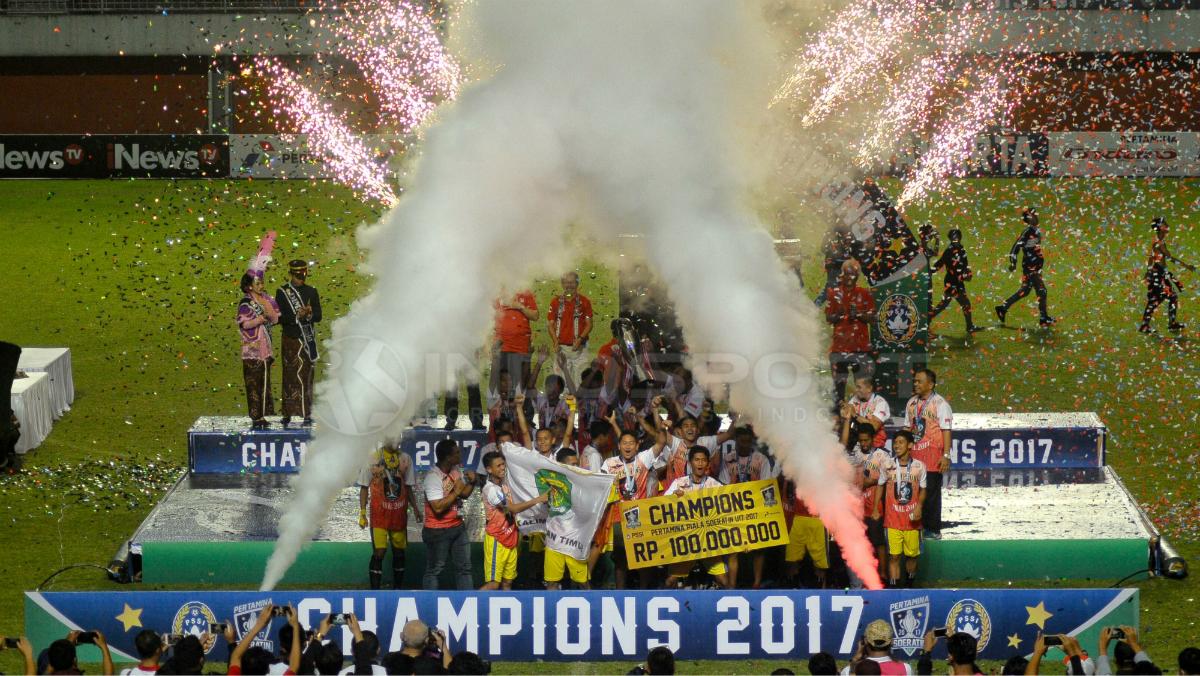 Podium%20juara%20Piala%20Soeratin%202017.
