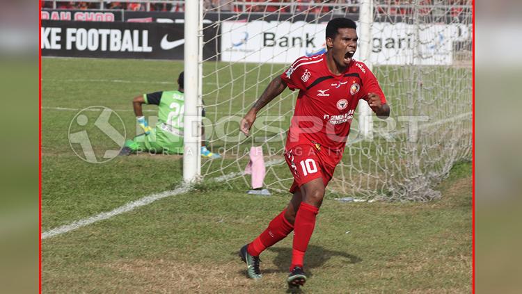Vendry Mofu, penggawa Semen Padang dipastikan absen saat melawan Arema FC di pekan ke-25 Shopee Liga 1 2019. - INDOSPORT