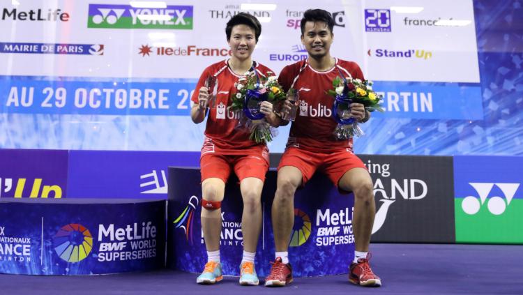 Tontowi Ahmad/Liliyana Natsir di podium French Open Super Series 2017. Copyright: Humas PBSI