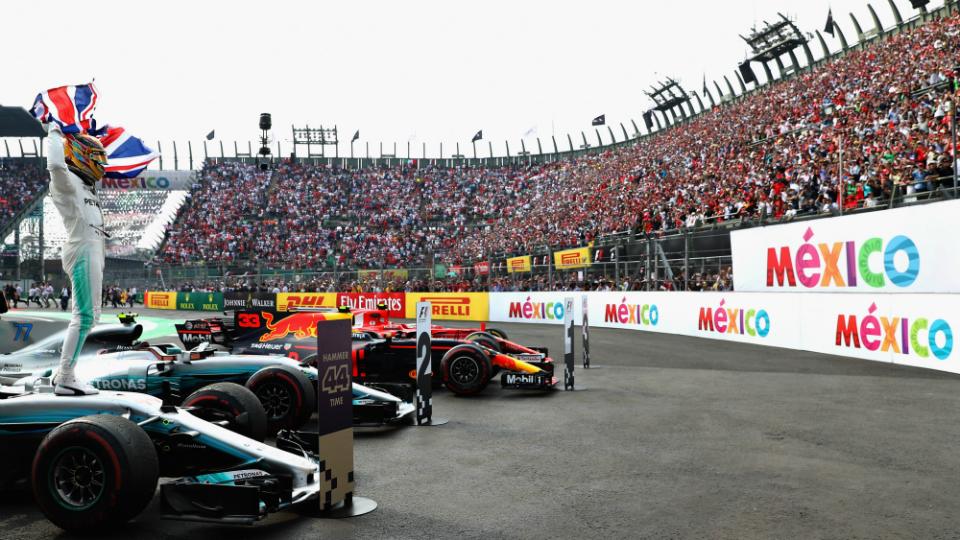 Lewis Hamilton saat dipastikan jadi juara dunia 2017 di GP Meksiko. - INDOSPORT