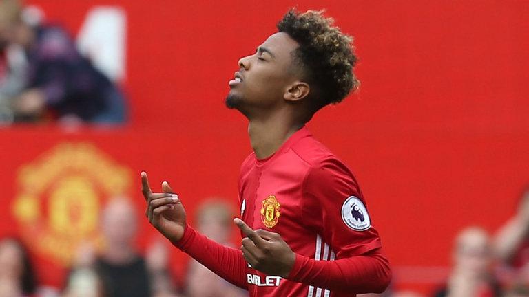 Rugi, itulah kata yang nampak mendera raksasa Liga Inggris, Manchester United kali ini. Memiliki pemain bak Tsubasa, mereka justru malah membuangnya.