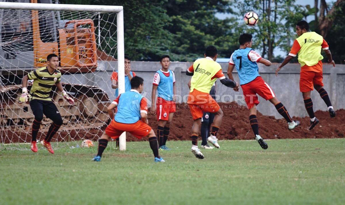 Latihan Persija Jakarta jelang melawan Persib Bandung.