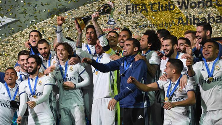 Real Madrid memenangi trofi Piala Dunia Antarklub 2016. Copyright: INDOSPORT