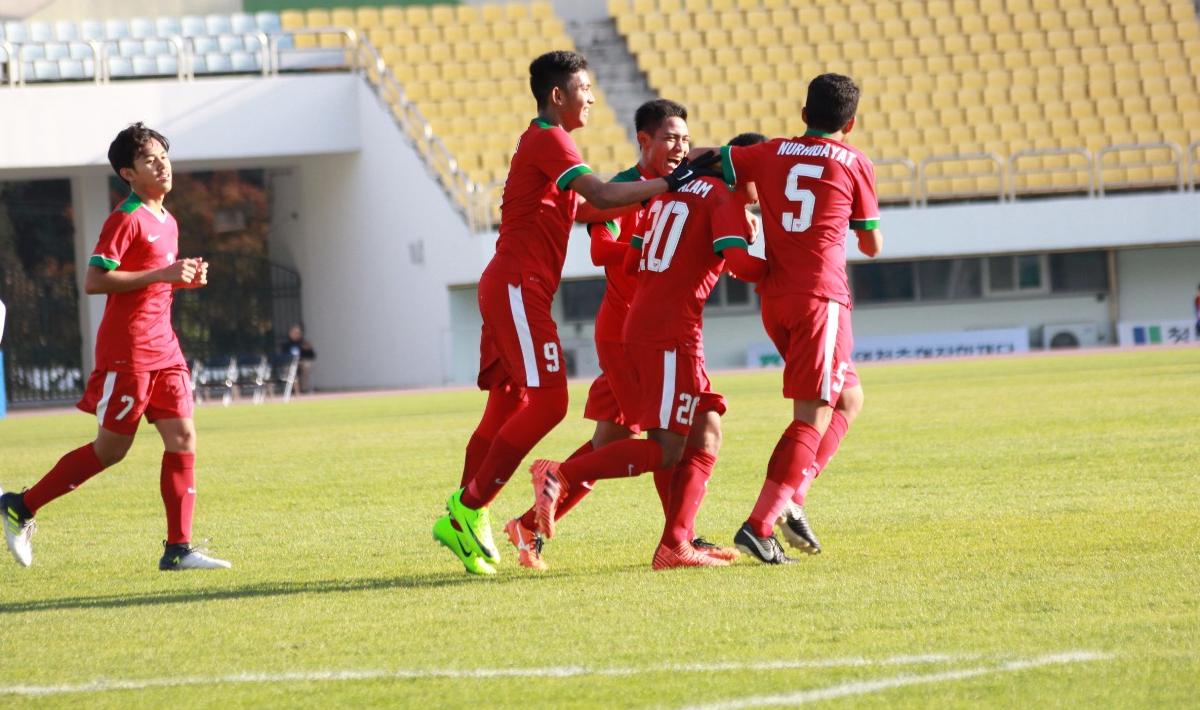 Selebrasi para pemain Garuda Nusantara usai membobol gawang Brunei.