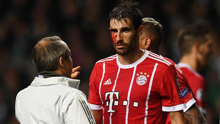 Javi Martinez terluka. Copyright: INDOSPORT