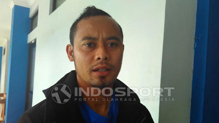 Atep gagal membela Persib di laga kontra Persija akibat cedera. Copyright: Indosport/Arif Rahman