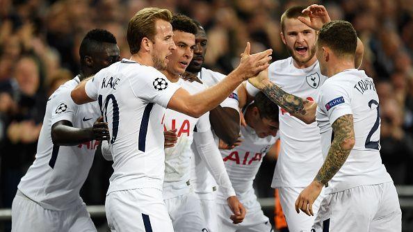 Para pemain Spurs merayakan gol Copyright: Internet