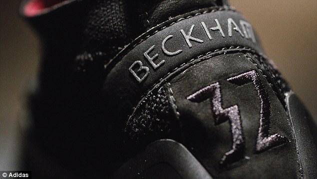 Sepatu DB Accelerator Triple Black menandai karier Beckham di AC Milan Copyright: Adidas