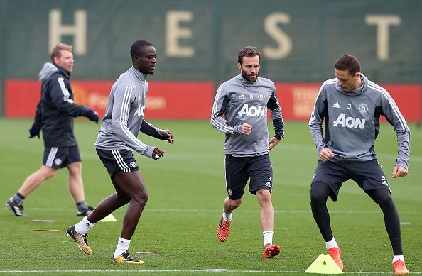 Juan Mata (tengah) saat latihan bersama Man United. Copyright: INDOSPORT