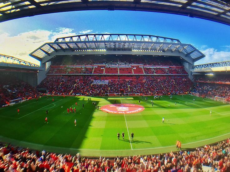 Kondisi Stadion Anfield saat pertandingan. Copyright: liverpoolfc.com