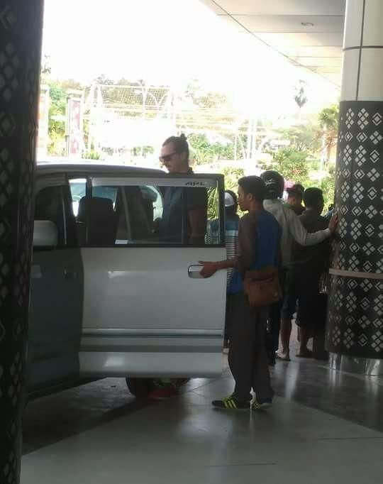 Zlatan Ibrahimovic saat tiba di Bandara Komodo, Labuan Bajo. Copyright: Istimewa