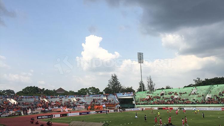 Stadion Manahan Jelang Persija vs Persib, Jumat 3/11/2017. Copyright: Muhammad Adiyaksa/INDOSPORT