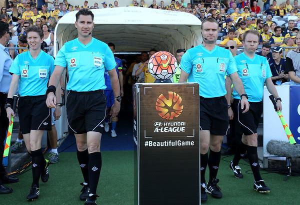 Hakim garis asal Australia, Owen Goldrick. Copyright: Zimbio