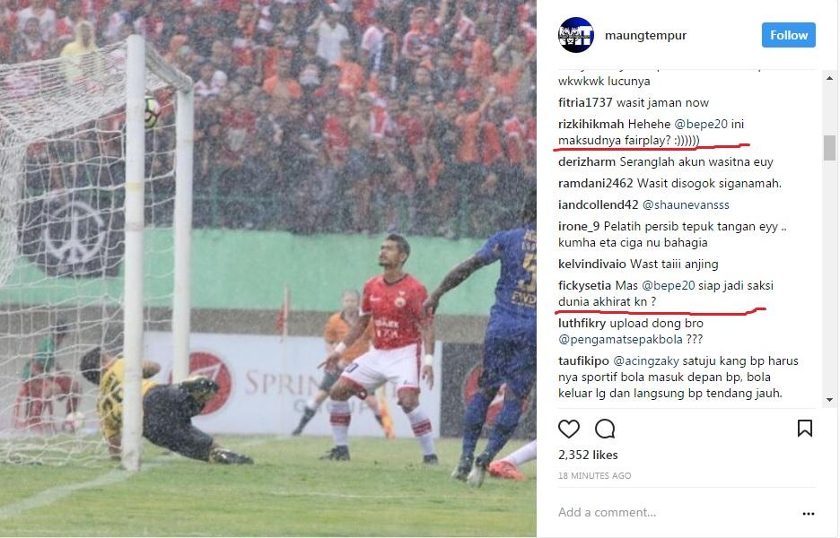 Instagram @maungtempur mendebatkan posisi Bambang Pamungkas. Copyright: Istimewa