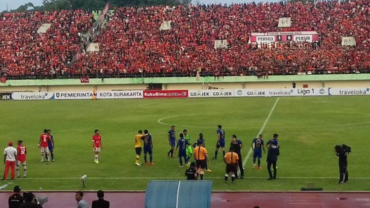 Suasana laga Persija vs Persib. Copyright: Tribun Solo