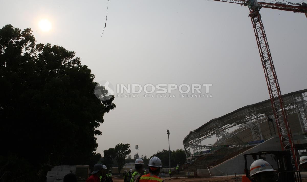 Velodrome di Rawamangun terus dikebut pengerjaannya jelang Asian Games 2018. Copyright: Herry Ibrahim/INDOSPORT