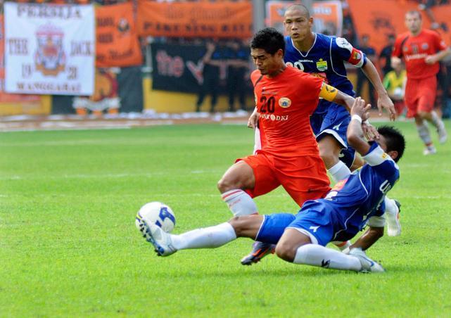 Bambang Pamungkas ketika Persija melawan Persib pada tahun 2010. Copyright: Viva.co.id