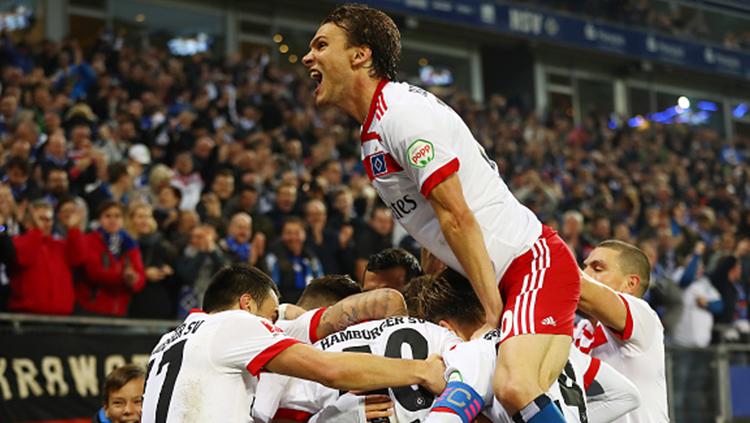Pemain Hamburg lakukan selebrasi usai kemenangan atas VfB Stuttgart. Copyright: INDOSPORT