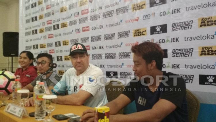 Jumpa pers tim PSM Makassar jelang lawan Bali United Copyright: INDOSPORT/Basri